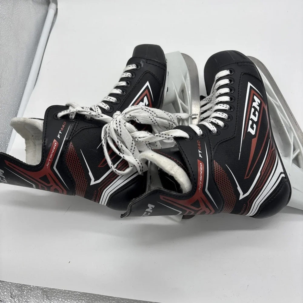 CCM JetSpeed FT340 Youth Ice Hockey Skates Size 5 Lace-Up Black/Red/White